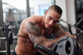 Geoffroy, bodybuilder tatoué