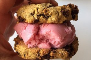 Cookie-wich à la glace protéinée   