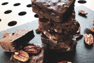 Brownie protéiné au chocolat et noix